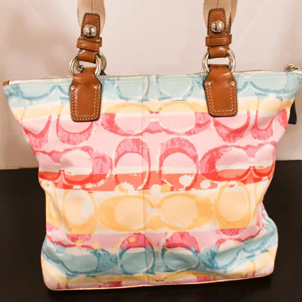 Cute & Colorful Vintage Coach Hampton Watercolor Bucket Tote - Picture 5 of 10